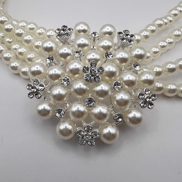 Faux Pearl and Rhinestone Pendant Necklace and matching pierced Earrings - Picture 8 of 13